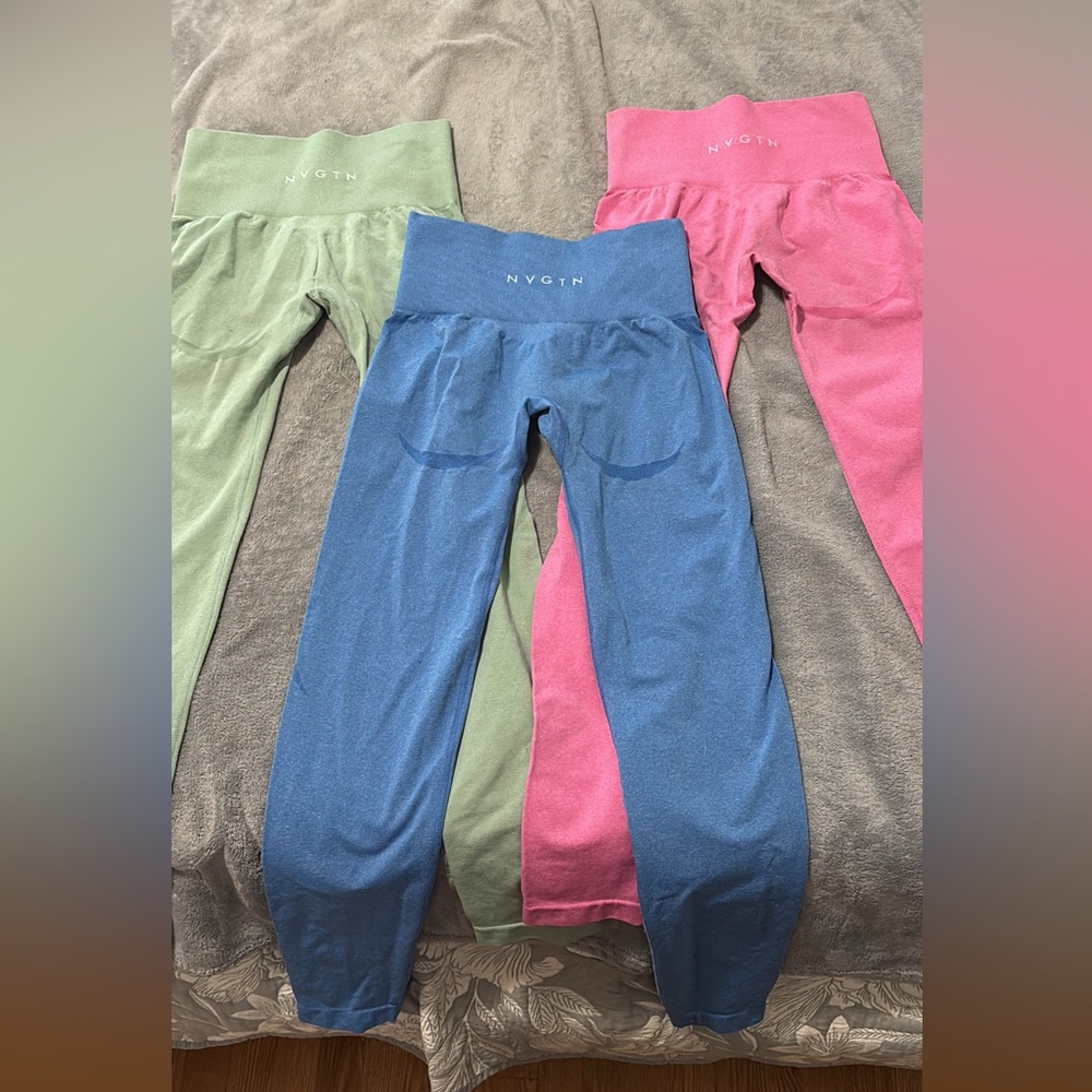 NVGTN countour green sage leggings